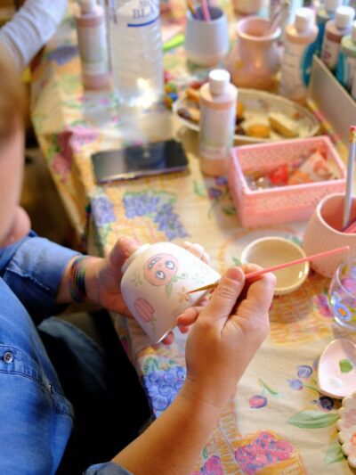 atelier décor sur céramique Juliette Brieau